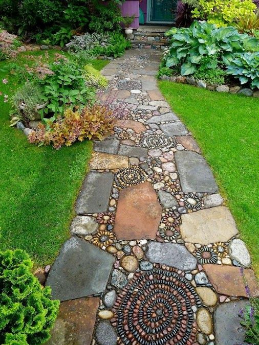 Büyük bahçe taşları ile bir çok farklı tasarım yapabilirsiniz.