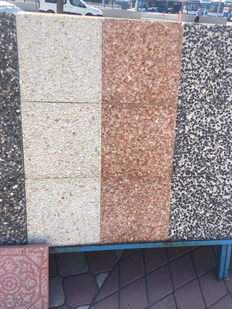 Farklı renk ve dokularda karo taşı örnekleri