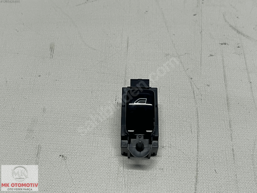 Siyah renkli, üzerinde cam açma sembolü bulunan orijinal çıkma Volvo S90 tekli cam düğmesi.