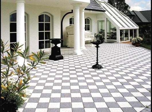 Mineral Yüzeyli Kare Beton Parke Taşı (Siyah-Beyaz Damalı Seri)